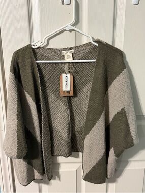 Billabong Cardigan Women’s Size Medium NWT Green and Tan